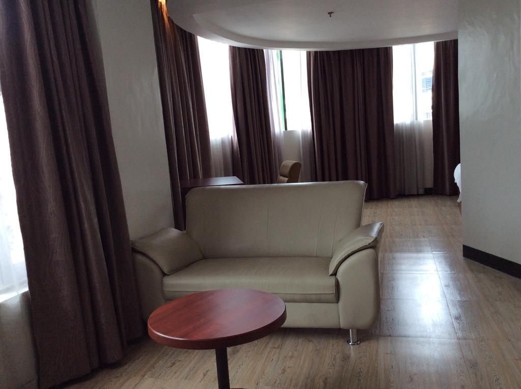 Cherry Midtown Hotel Olongapo Oda fotoğraf